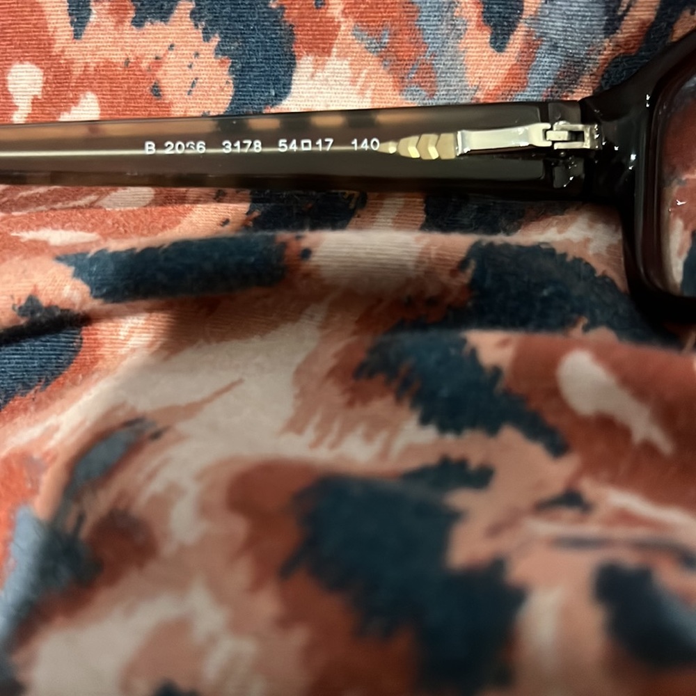 Burberry Frames + Case - image 3